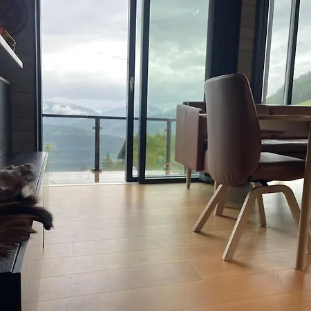 Voss Fjellvilla, Voss * Skulestadmo